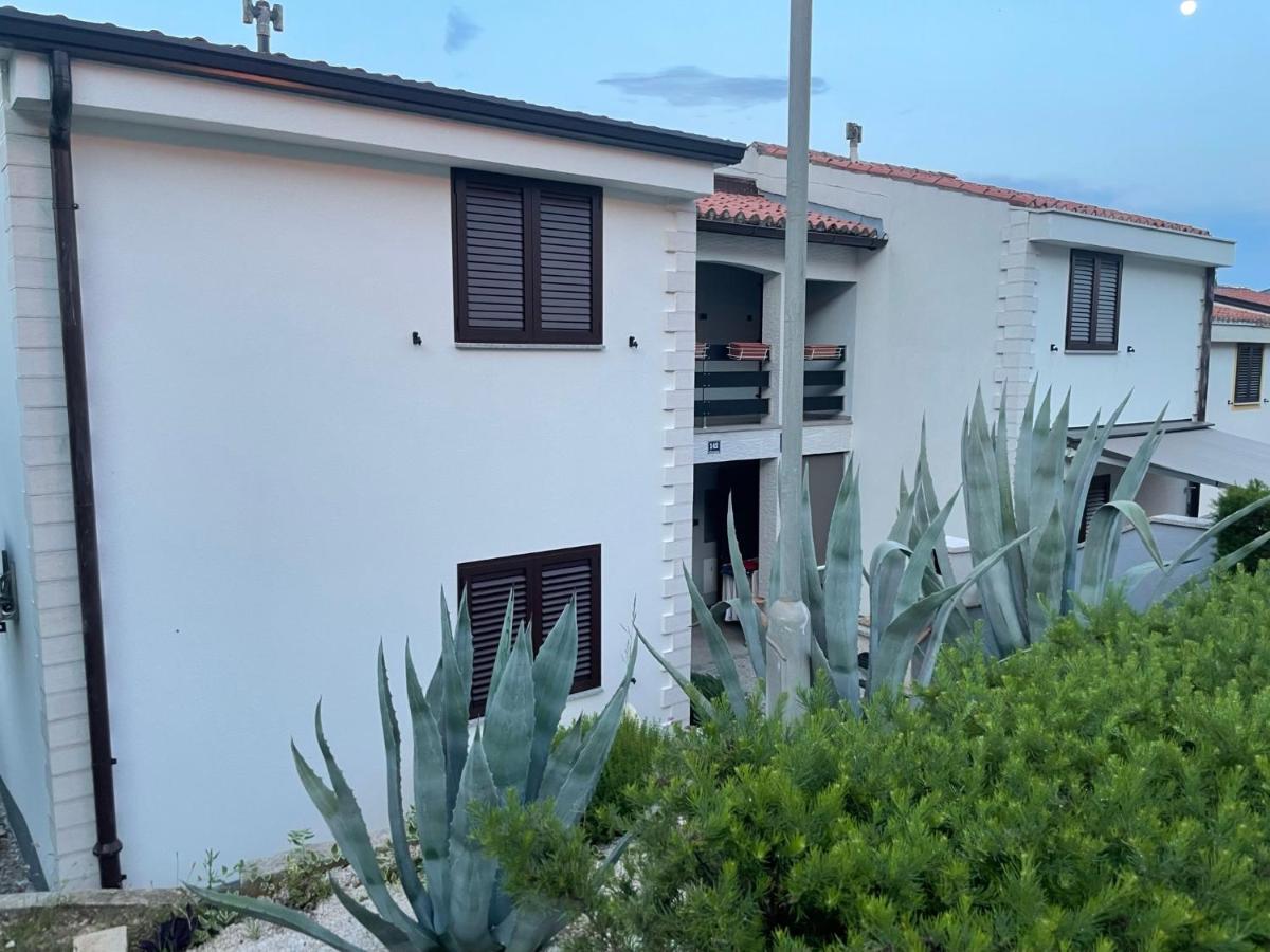 Residence4A-Appartamento Bianco ラヴニ エクステリア 写真