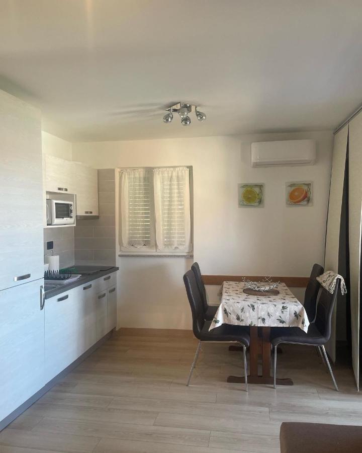 Residence4A-Appartamento Bianco ラヴニ エクステリア 写真