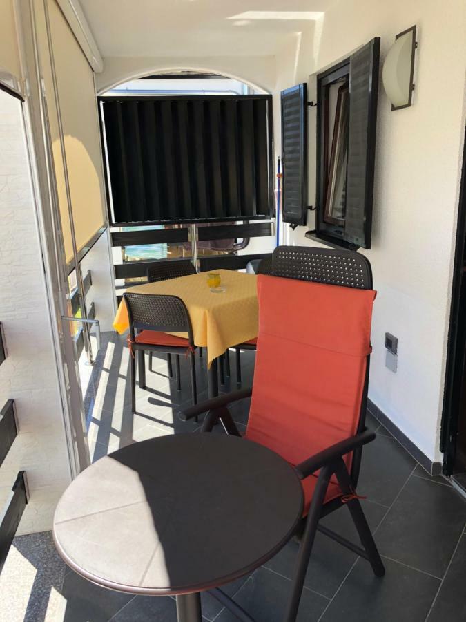 Residence4A-Appartamento Bianco ラヴニ エクステリア 写真